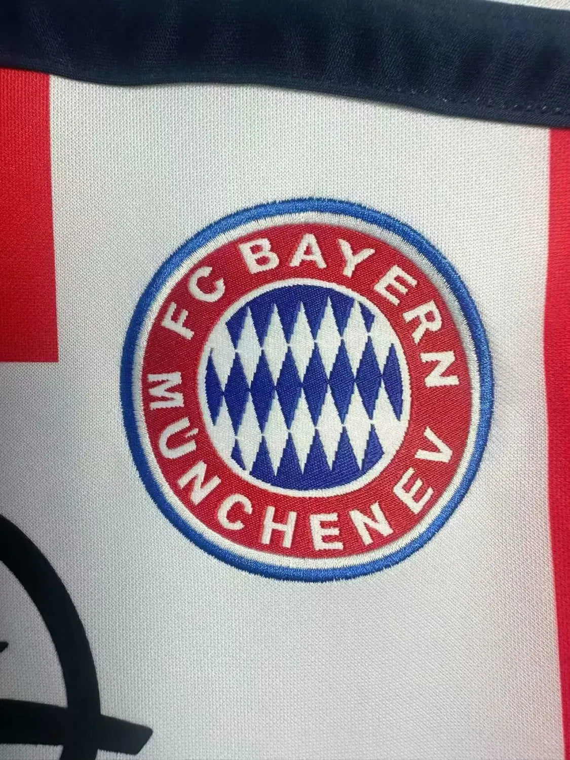 2000/2001 Bayern Munich Away Fans Retro 1:1 Quality Soccer Jersey