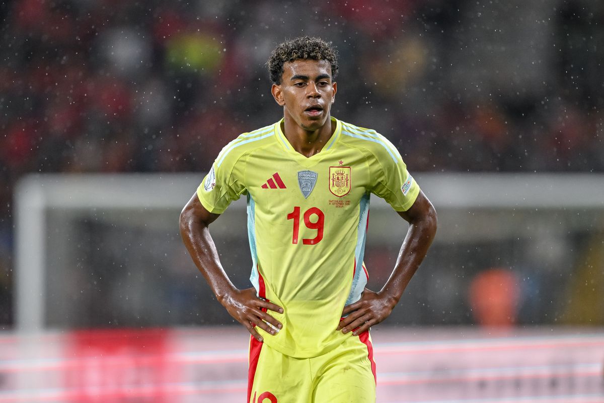 24/25 Spain Away Player 1:1 Quality Soccer Jersey