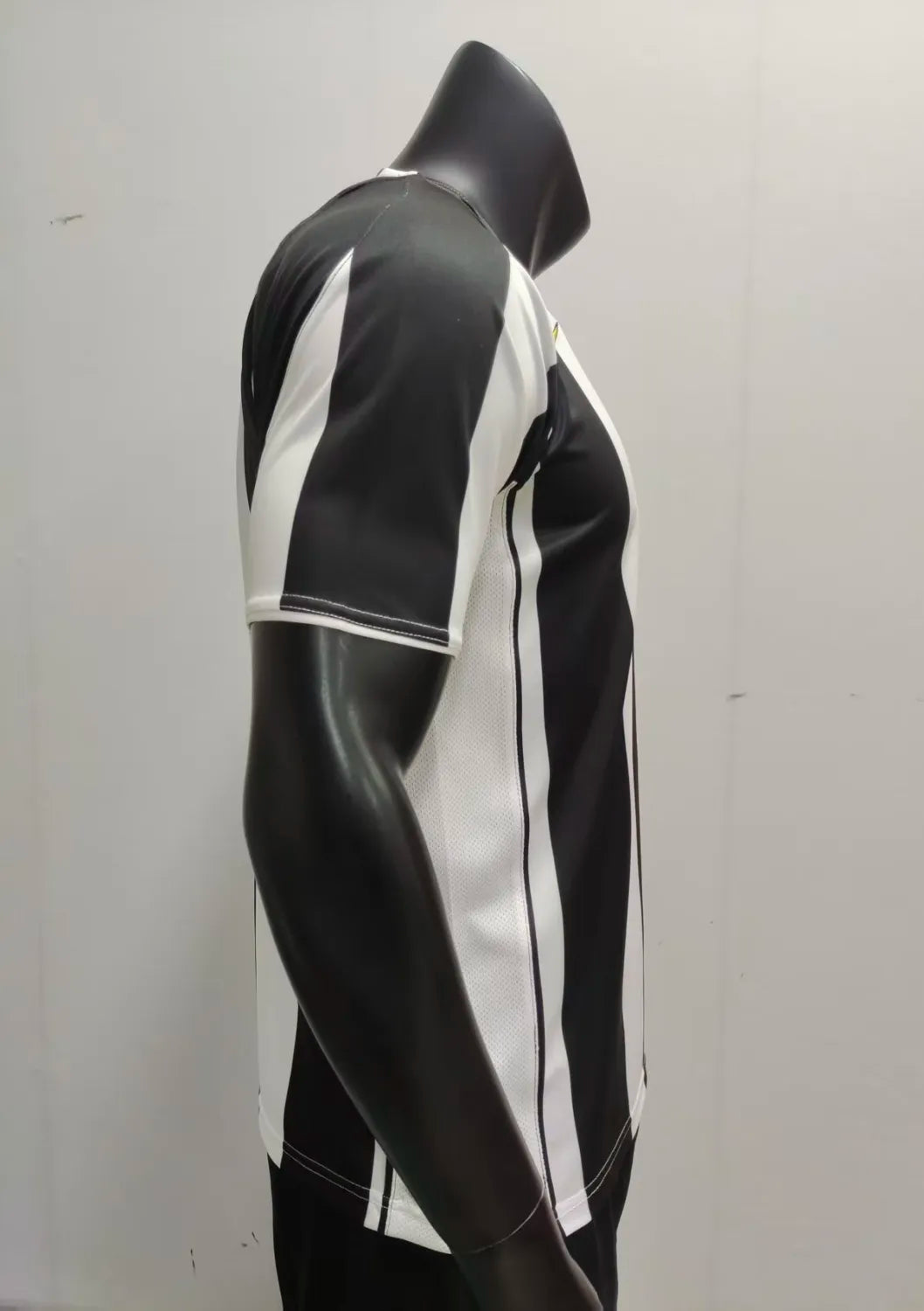 2004/2005 Juventus Home Fans Retro 1:1 Quality Soccer Jersey