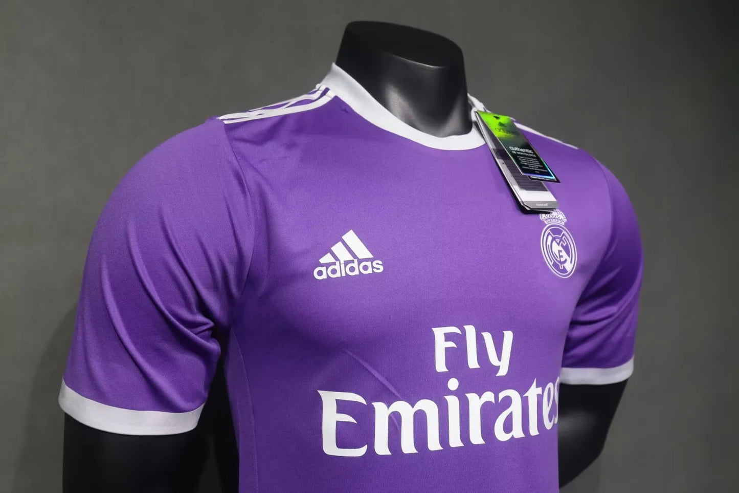 2016/2017 Real Madrid Player Version 1:1 Quality Retro Soccer Jersey