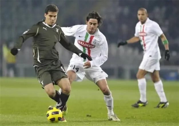 2010/2011 Juventus Away Retro Fans 1:1 Quality Soccer Jersey
