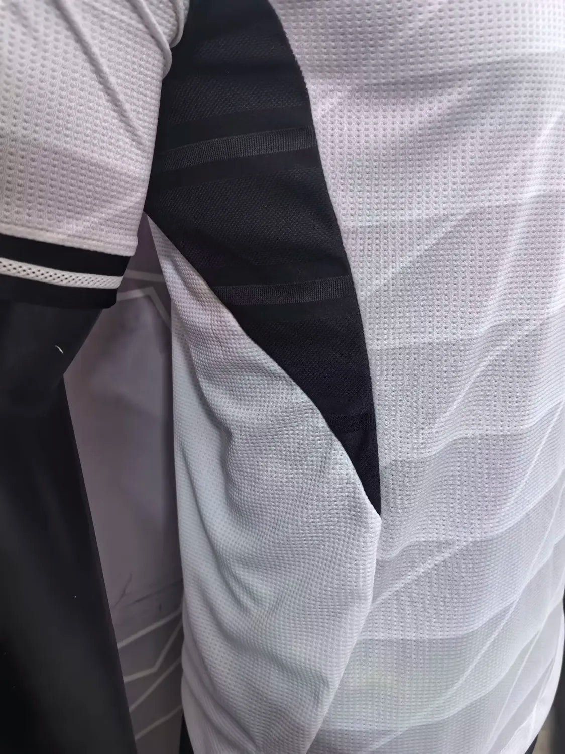 25/26 Bayern Munich Ember Fusion Player Jersey 1:1 Quality Soccer Jersey