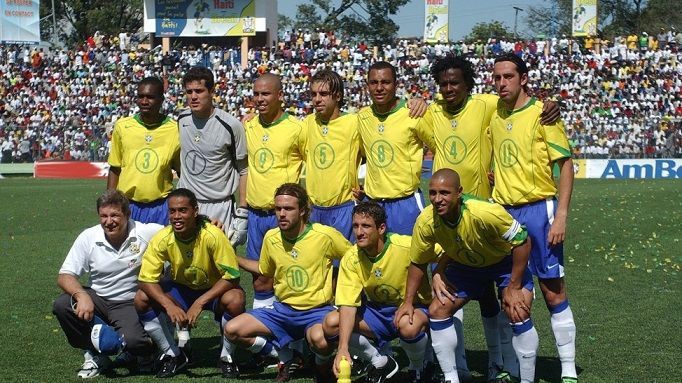 2004 Brazil Home 1:1 Quality Retro Soccer Jersey