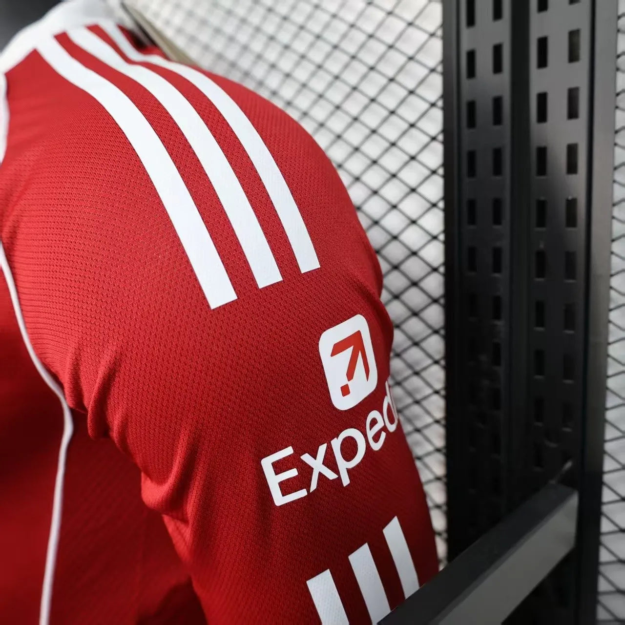 25/26 Liverpool Home Red Long Sleeve Player 1:1 Quality Soccer Jersey