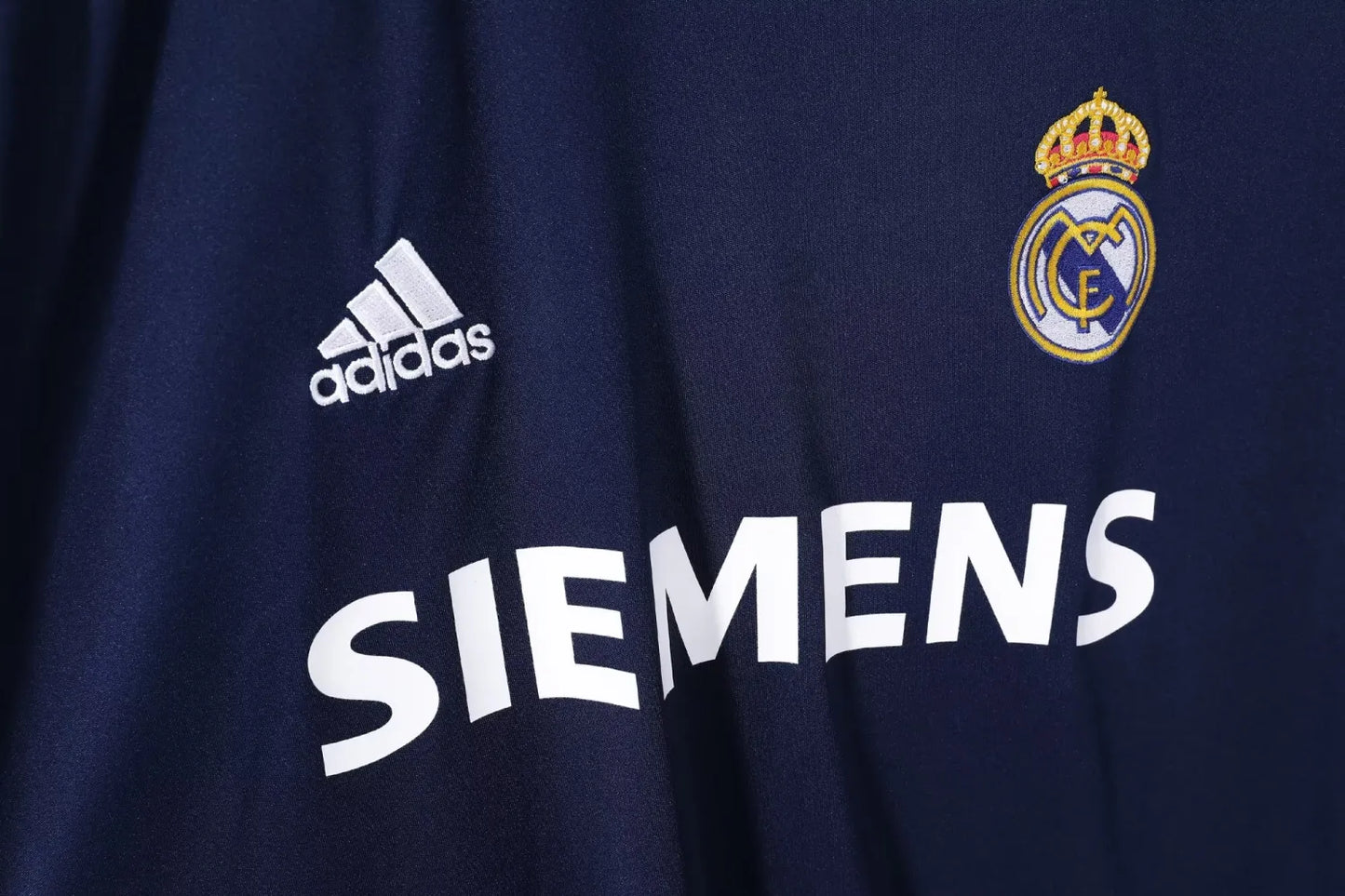 2005/2006 Real Madrid Away Retro 1:1 Quality Soccer Jersey