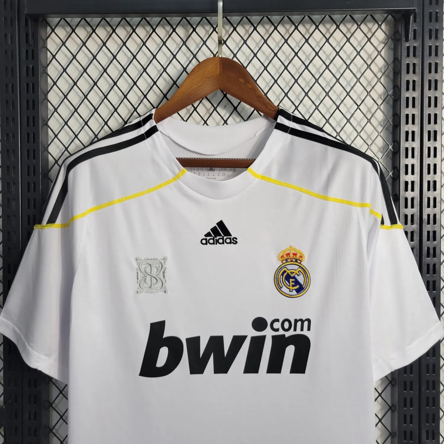 2009/2010 Real Madrid Home Fans 1:1 Quality Retro Soccer Jersey