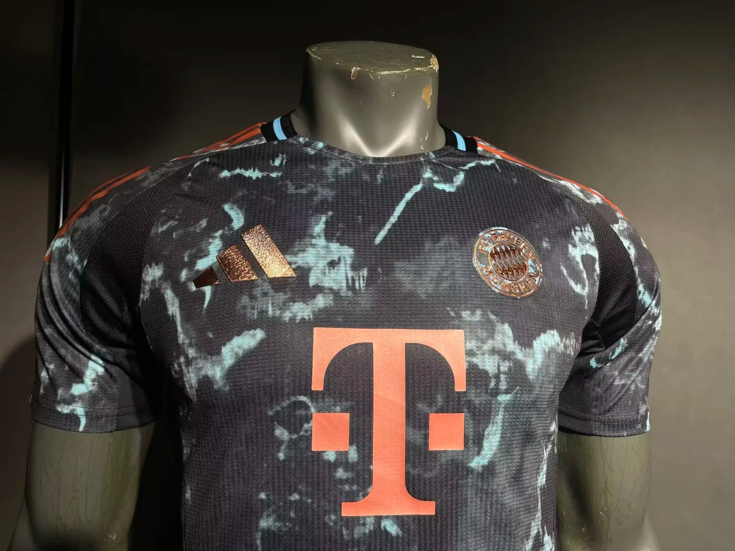 24/25 Bayern Munich Away Player 1:1 Quality Soccer Jersey