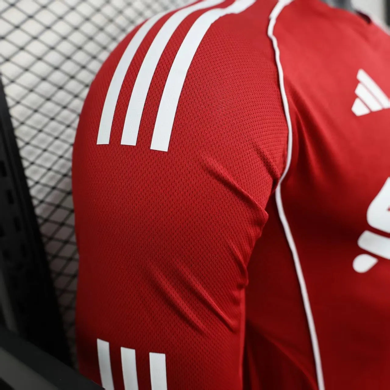25/26 Liverpool Home Red Long Sleeve Player 1:1 Quality Soccer Jersey