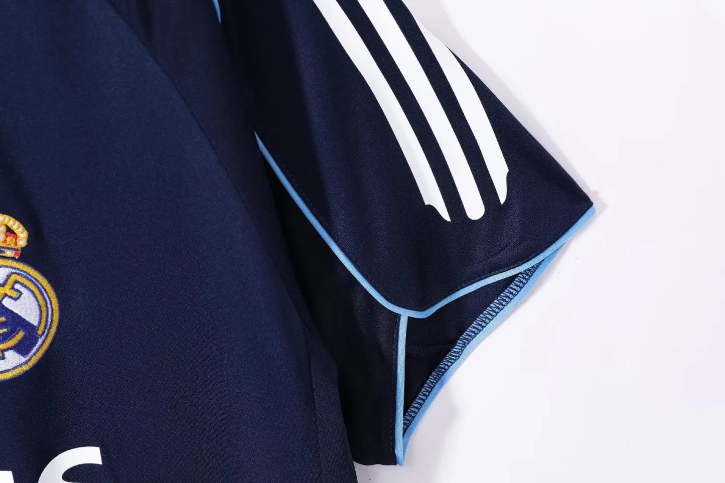 2005/2006 Real Madrid Away Retro 1:1 Quality Soccer Jersey