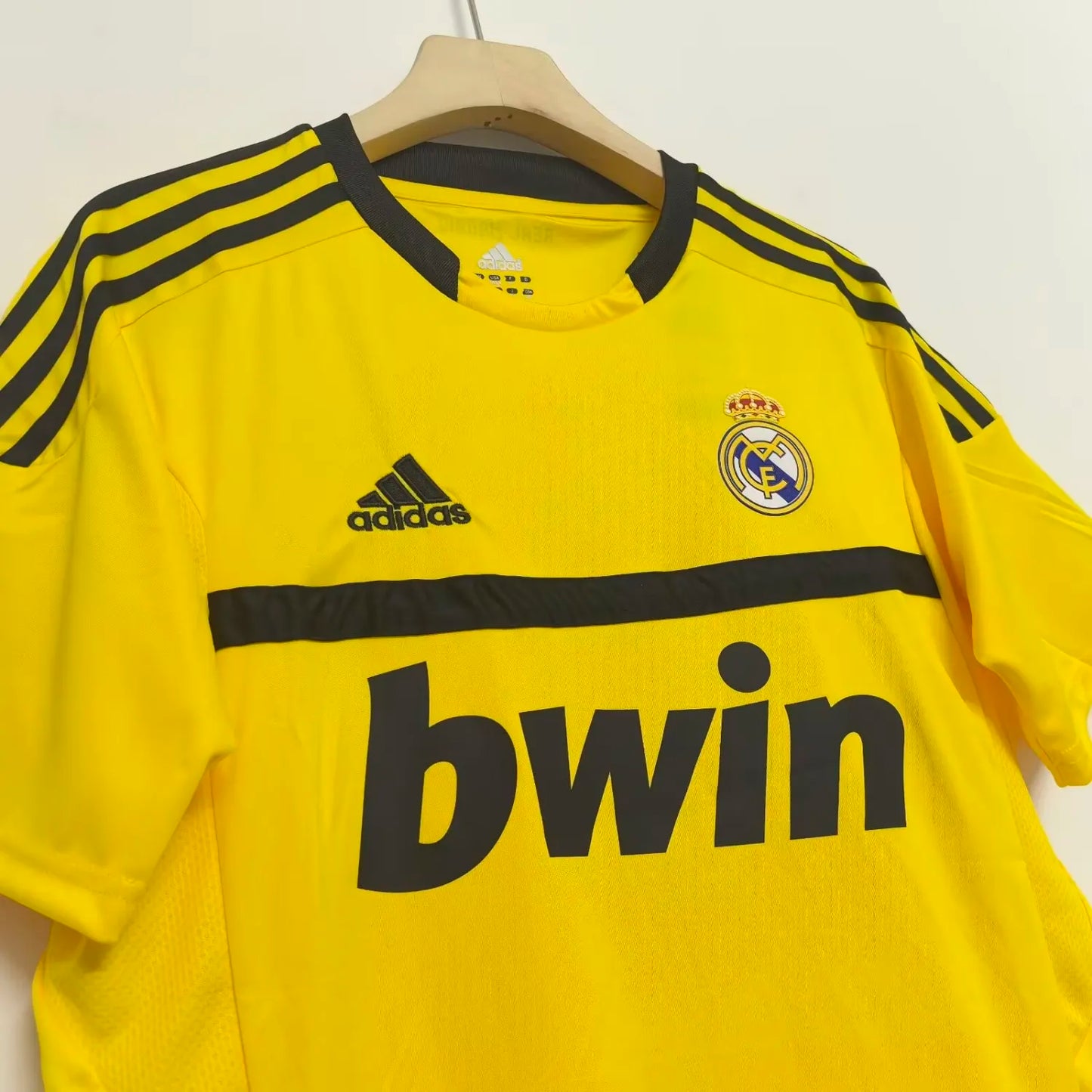 2011/2012 Real Madrid Goalkeeper Retro 1:1 Quality Soccer Jersey
