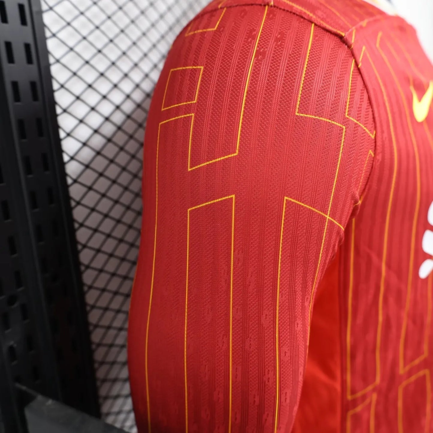 24/25 Liverpool Home Red Long Sleeve Player 1:1 Quality Soccer Jersey