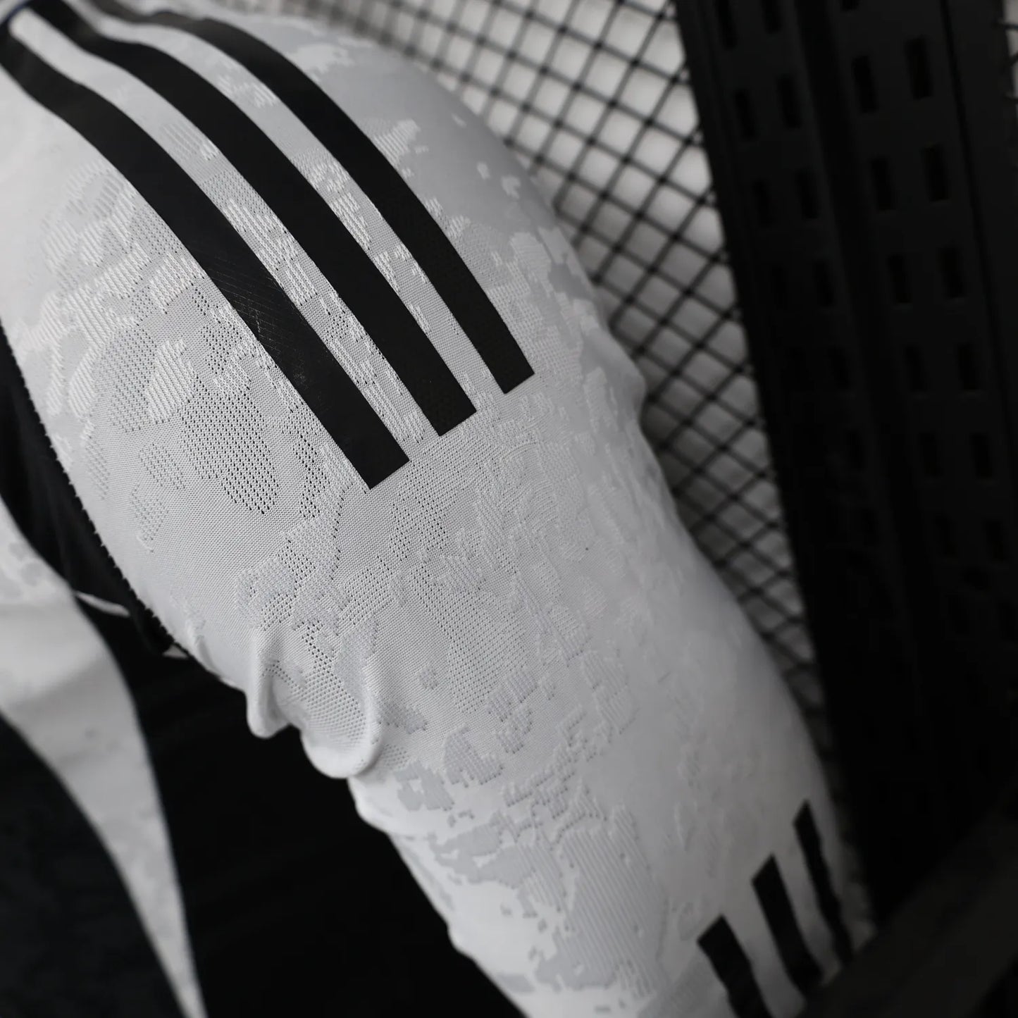 24/25 Juventus Home Long Sleeve Player 1:1 Quality Soccer Jersey