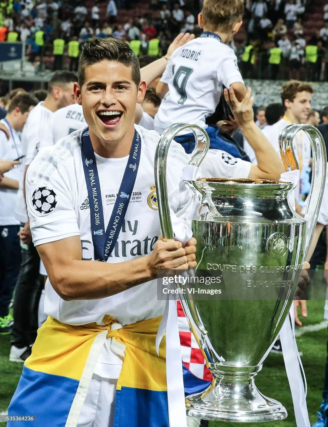 2015/2016 Retro Real Madrid Home Long Sleeve Player 1:1 Quality Soccer Jersey