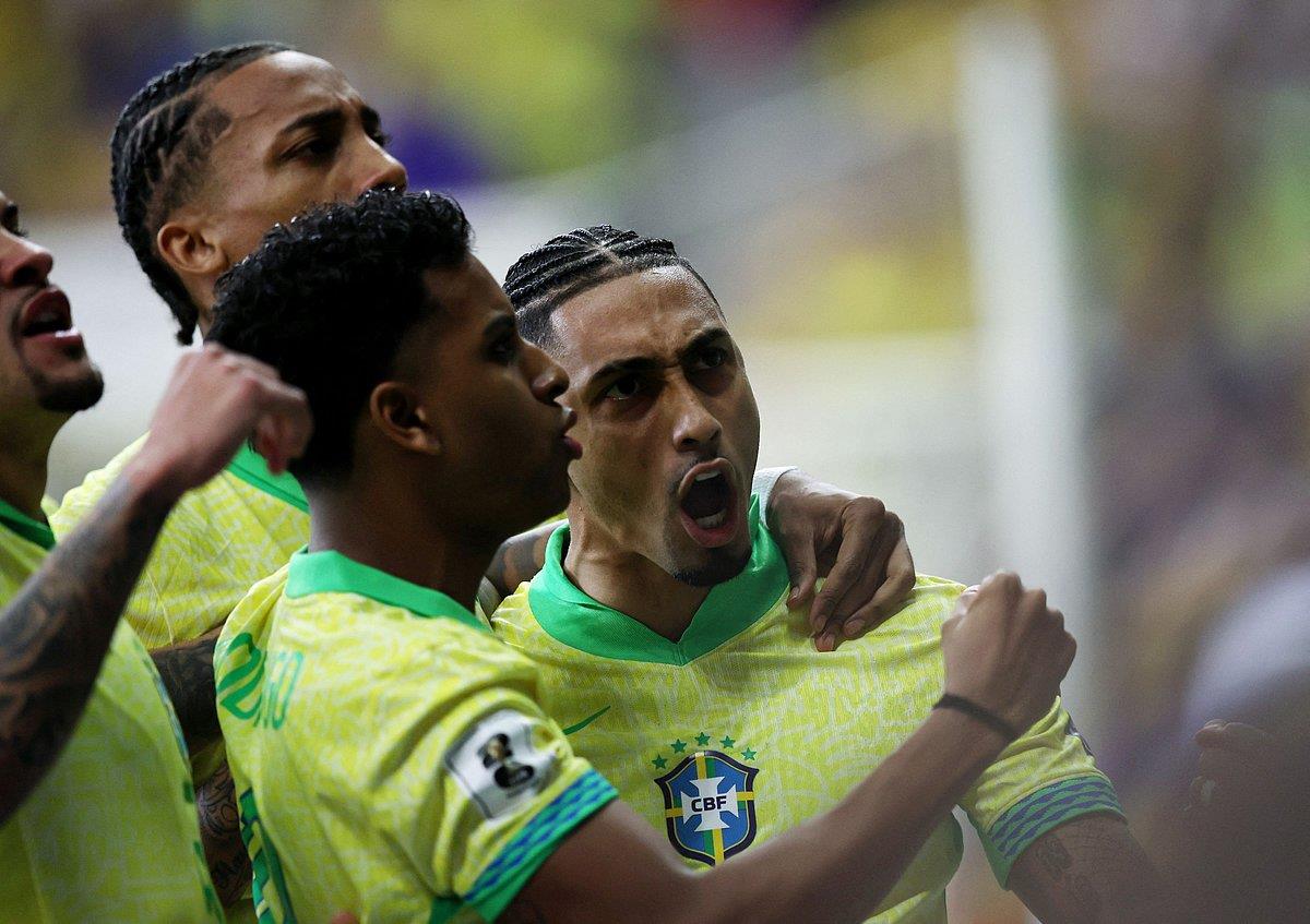 24/25 Brazil Home Player Long Sleeve 1:1 Quality Soccer Jersey