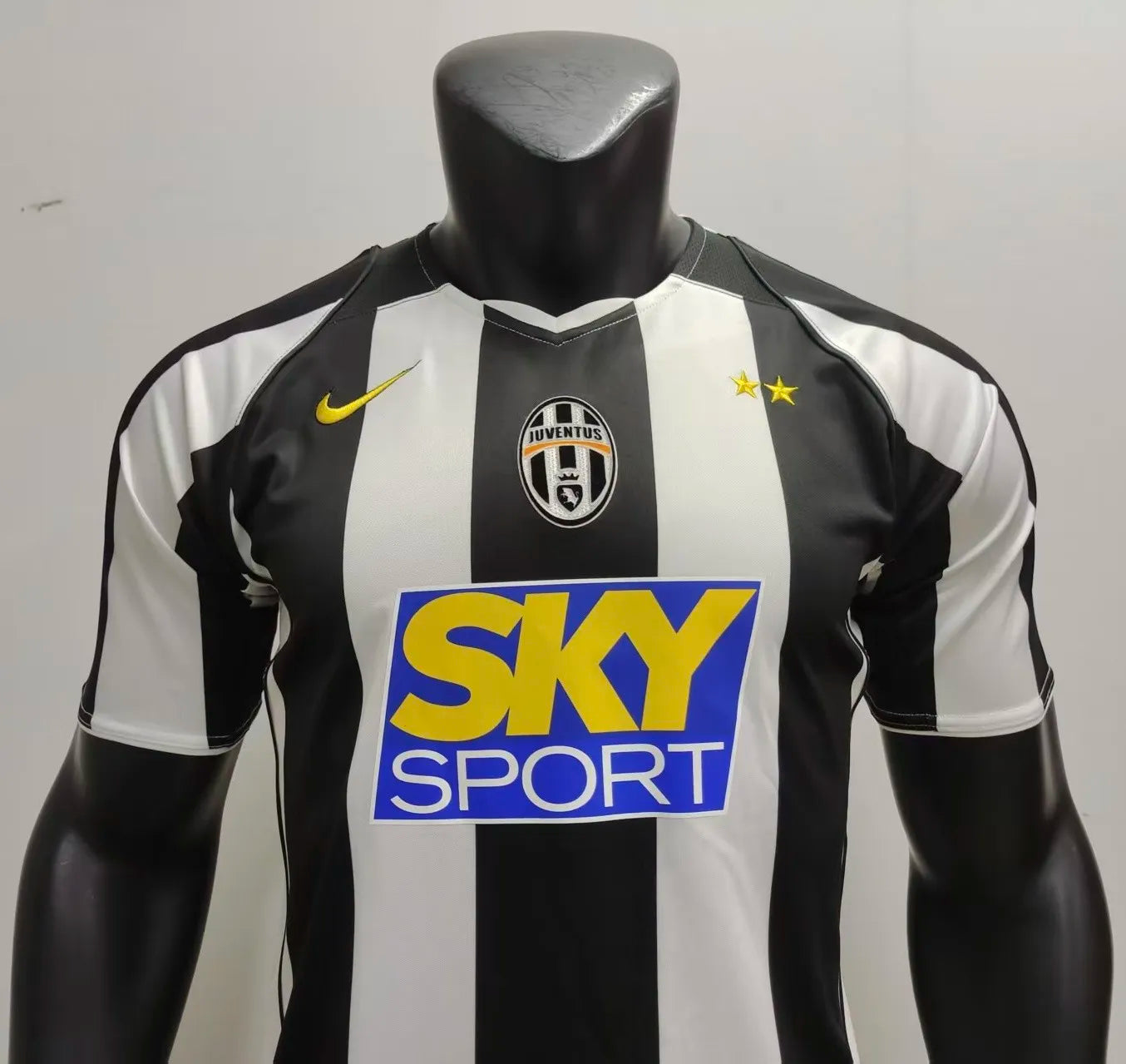 2004/2005 Juventus Home Fans Retro 1:1 Quality Soccer Jersey