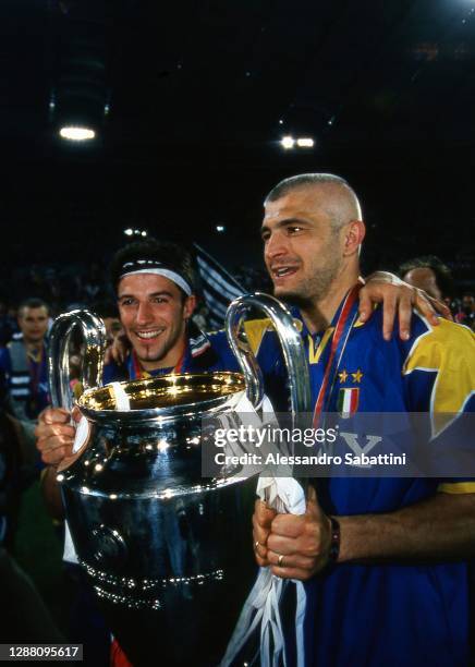 1995-1996 Juventus Away 1:1 Quality Retro Soccer Jersey