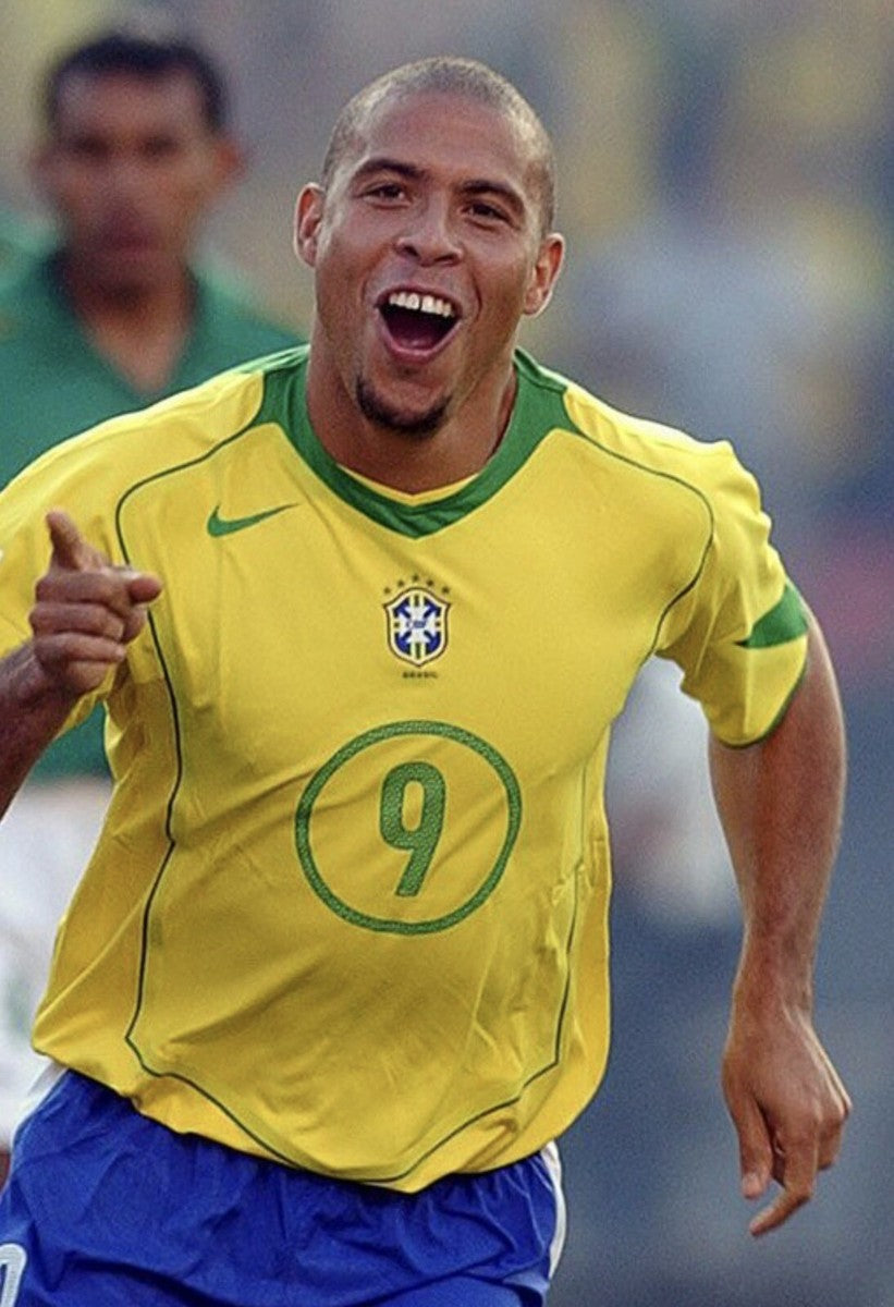 2004 Brazil Home 1:1 Quality Retro Soccer Jersey